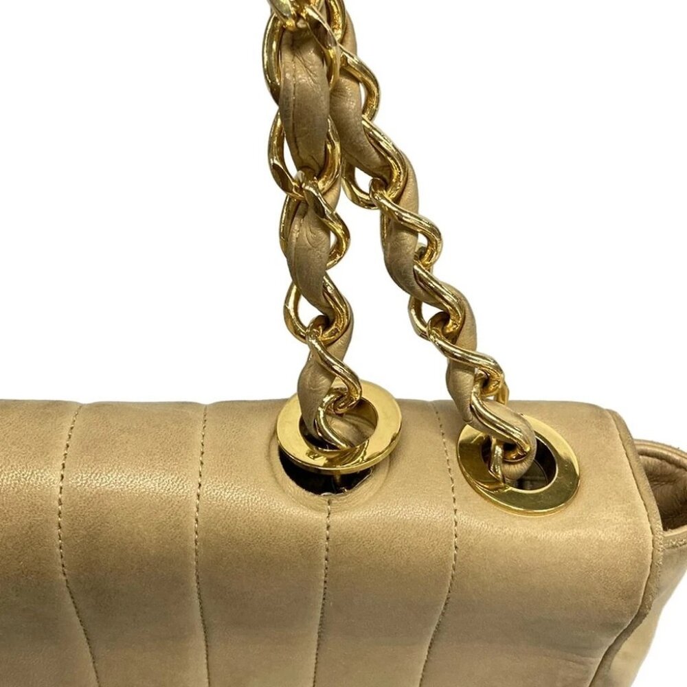 CHANEL New Mademoiselle - Beige Lambskin Shoulder Bag Gold hardware - Picture 7 of 15